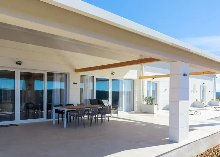 Maslina 로고즈니차